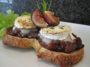 Bruschetta med gedeost og figenkompot Opskrift med figner og gedeost
