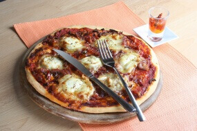 Pizza med gedeost (Selection) Pizza med gedost, Soignon Sainte Maure Selection