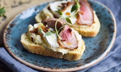 Lækre bruschetta med løgpure